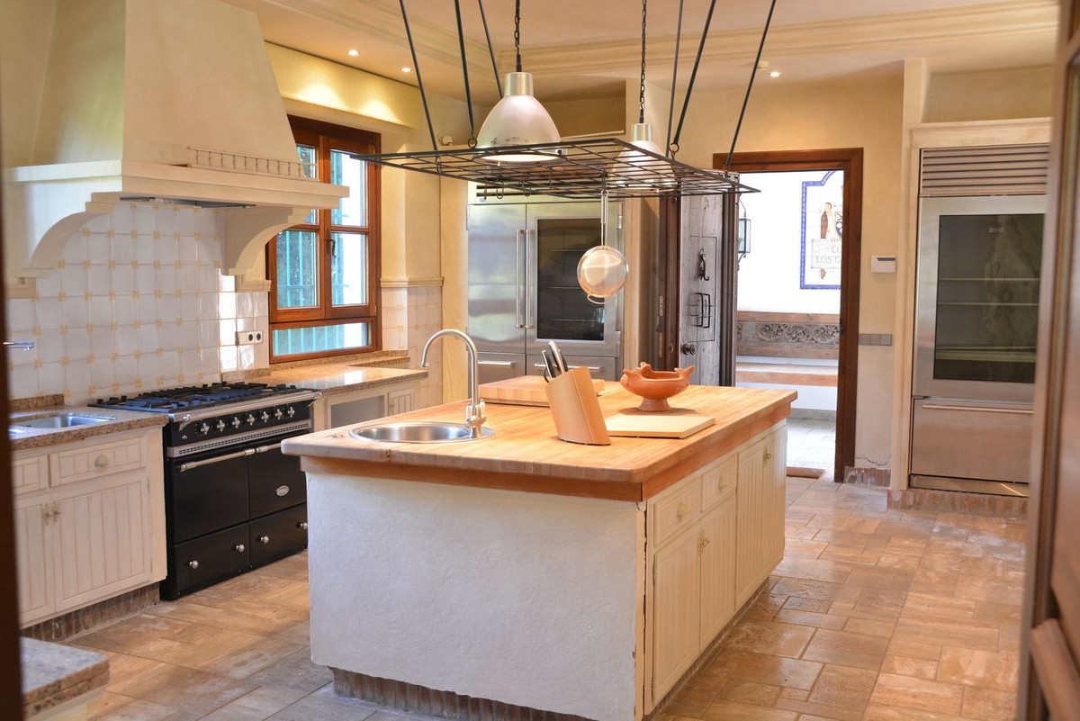 eb19e9ed1582f5aceeae9b1008b6d8e6 - 14