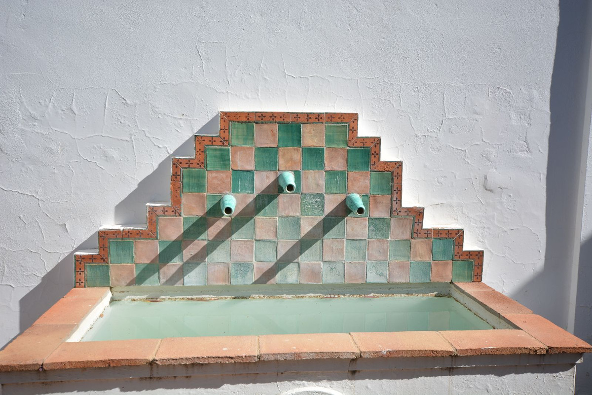 eb19e9ed1582f5aceeae9b1008b6d8e6 - 35