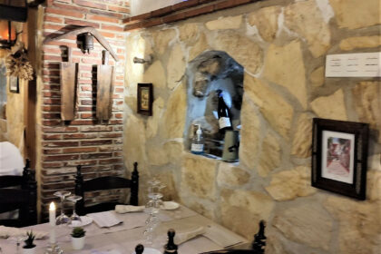 ee3455be0e34f6816cdce4132fe7ba88 - 19