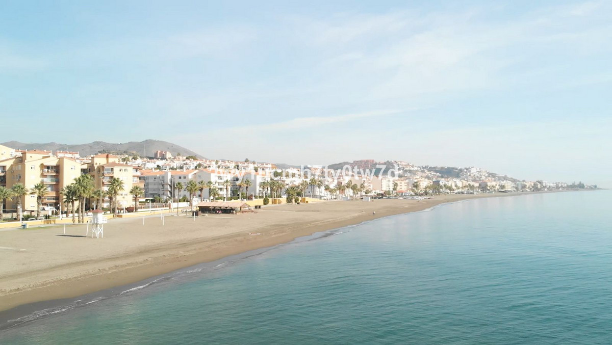 ee8d2ac7ce160e807f43a9b8b1cf279a - 1