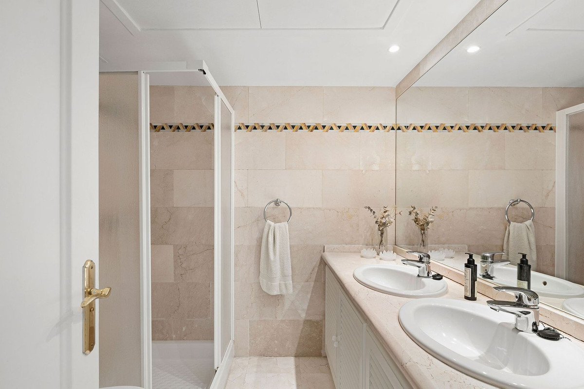 f167d8e5e920f26060040af827541ebb - 20