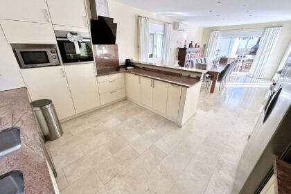 f1c0b03549e1819377e8f55cfb8e3807 - 10