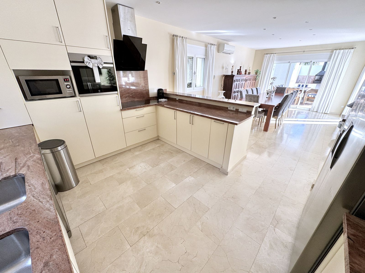 f1c0b03549e1819377e8f55cfb8e3807 - 10