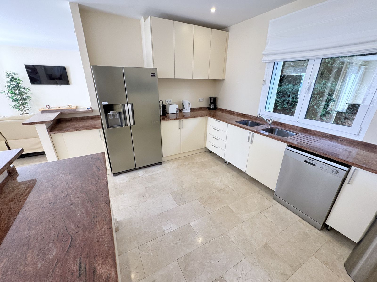 f1c0b03549e1819377e8f55cfb8e3807 - 11