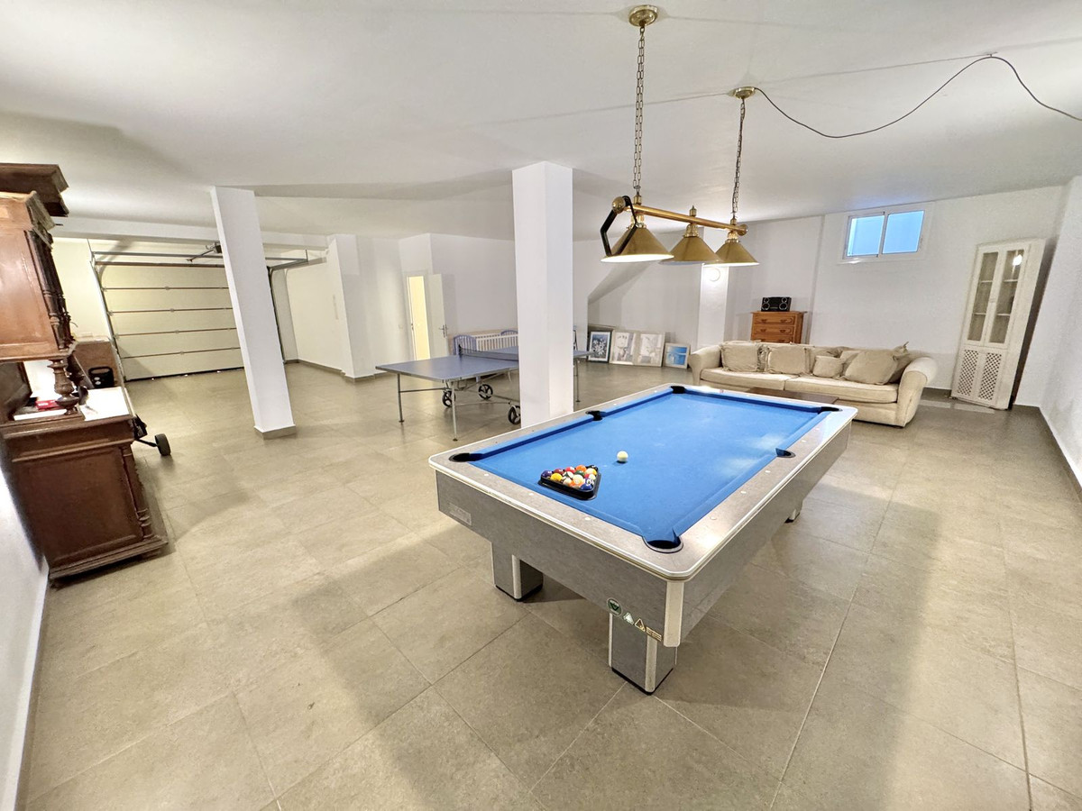 f1c0b03549e1819377e8f55cfb8e3807 - 12