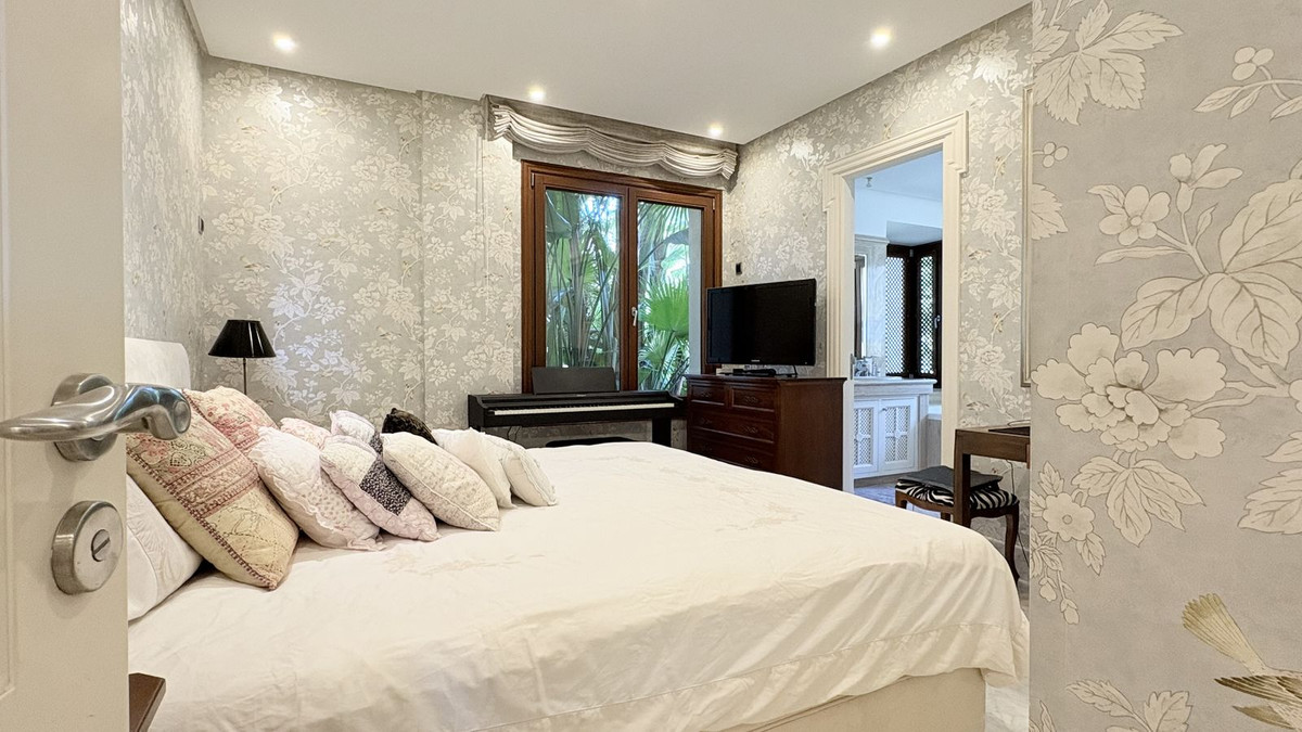 f41e44ceb2d374e726546362f7d5356e - 13