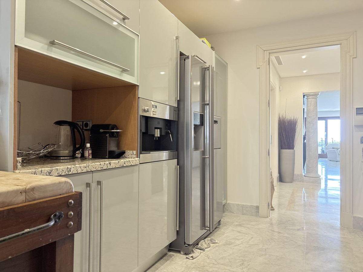 f41e44ceb2d374e726546362f7d5356e - 18