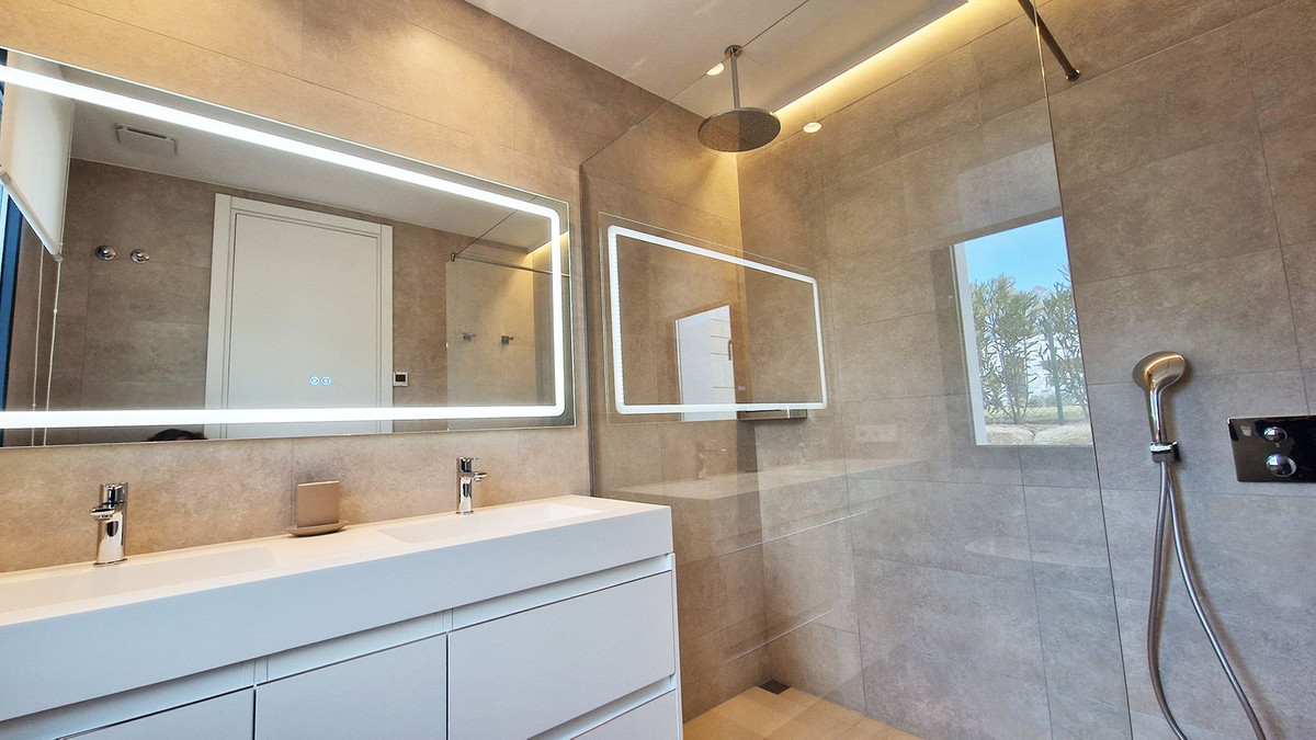 f54efa8ebf1115f2f30b93e0c582b5b1 - 19