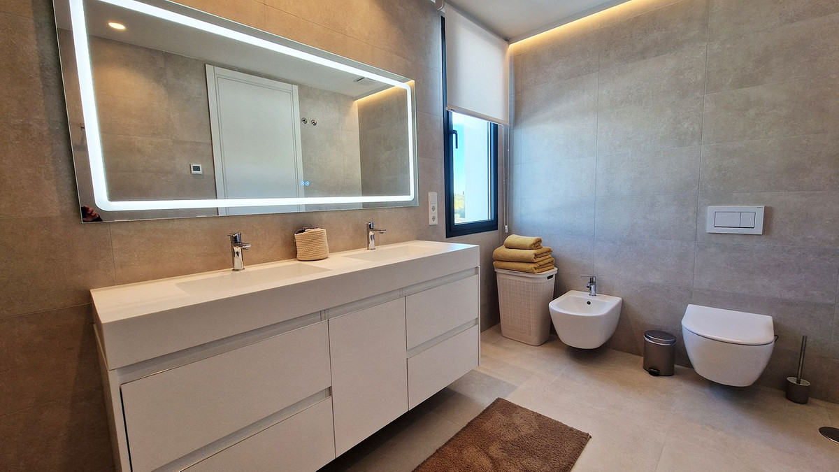 f54efa8ebf1115f2f30b93e0c582b5b1 - 33