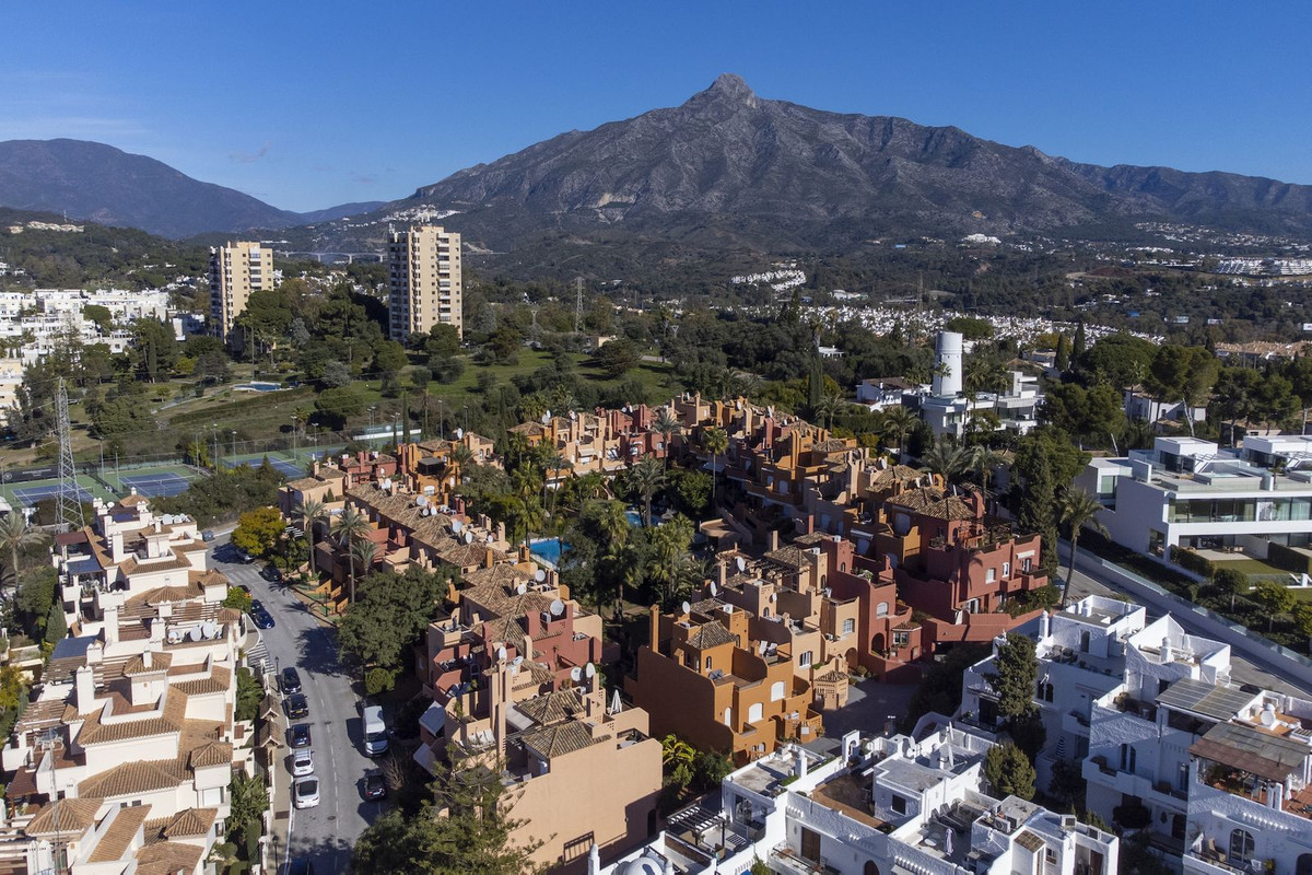 f80706e82cca882f4679ddee3306d7eb - 1