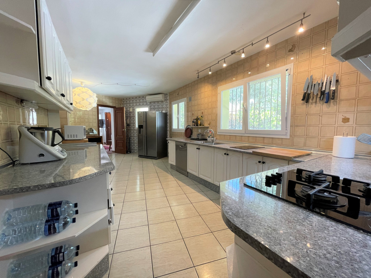 f9153cb6014cd3727b1d986ebf0a8cdb - 12