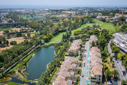 f919c2e01b195ff2c620658d66548837 - 1