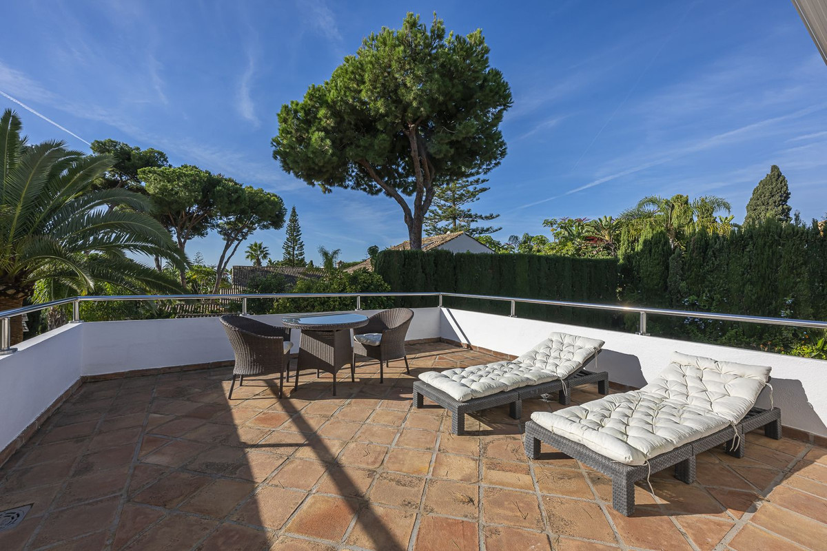 fb0e7dddbaa67cf7ea33c1766df47b3f - 12