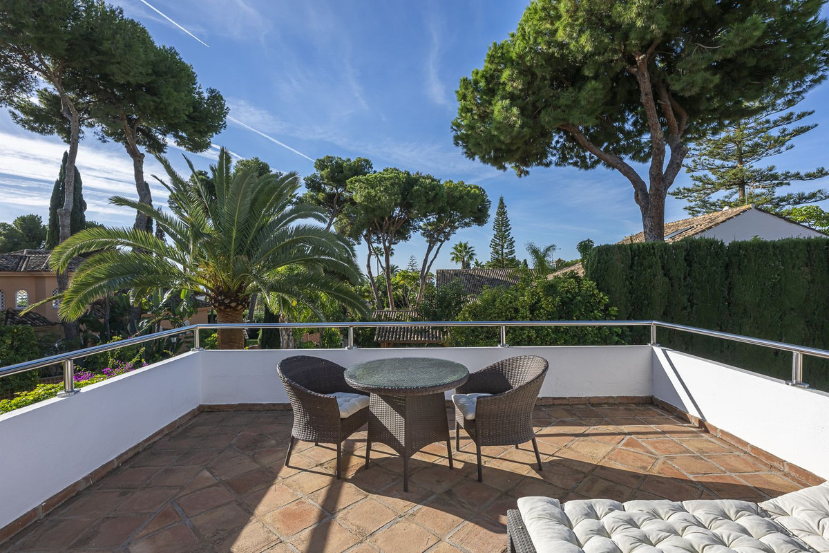 fb0e7dddbaa67cf7ea33c1766df47b3f - 13