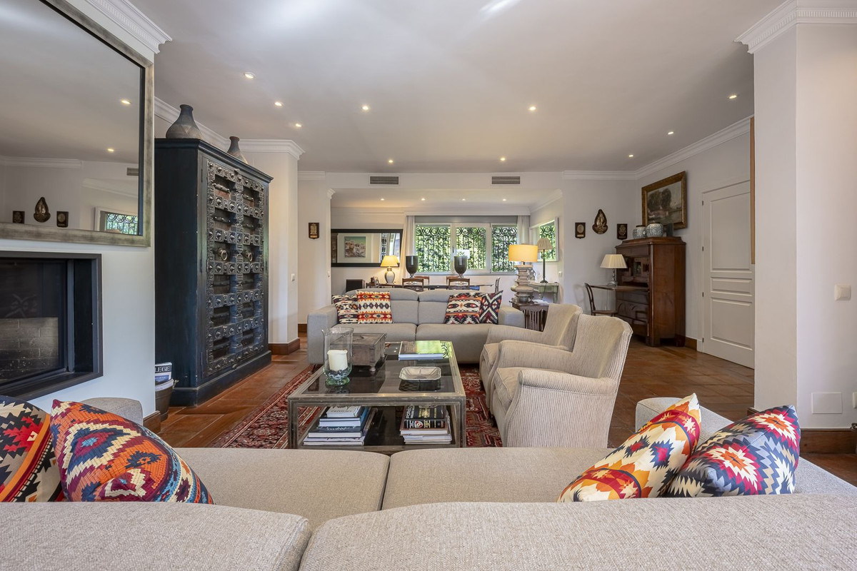 fb0e7dddbaa67cf7ea33c1766df47b3f - 23