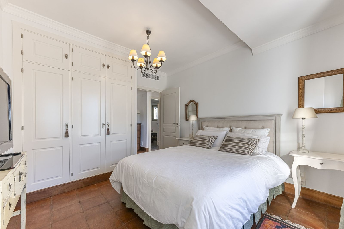 fb0e7dddbaa67cf7ea33c1766df47b3f - 28