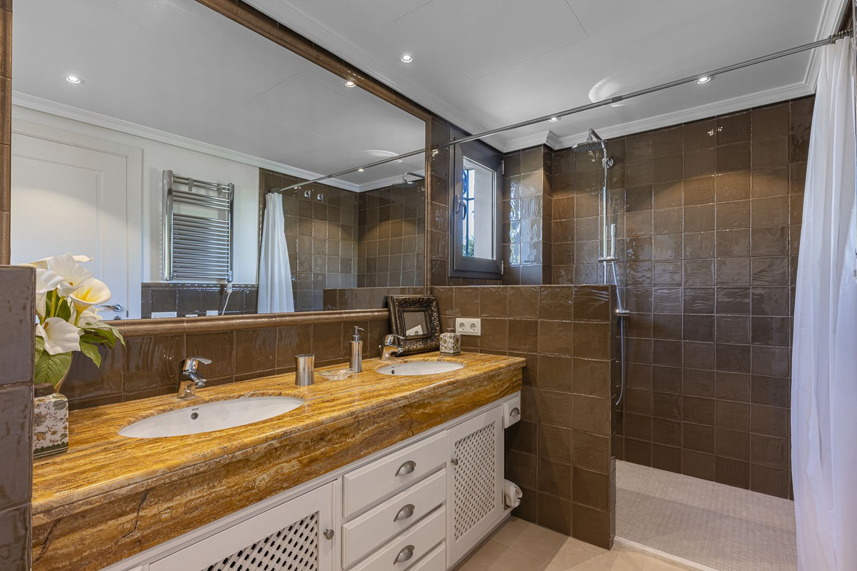 fb0e7dddbaa67cf7ea33c1766df47b3f - 30