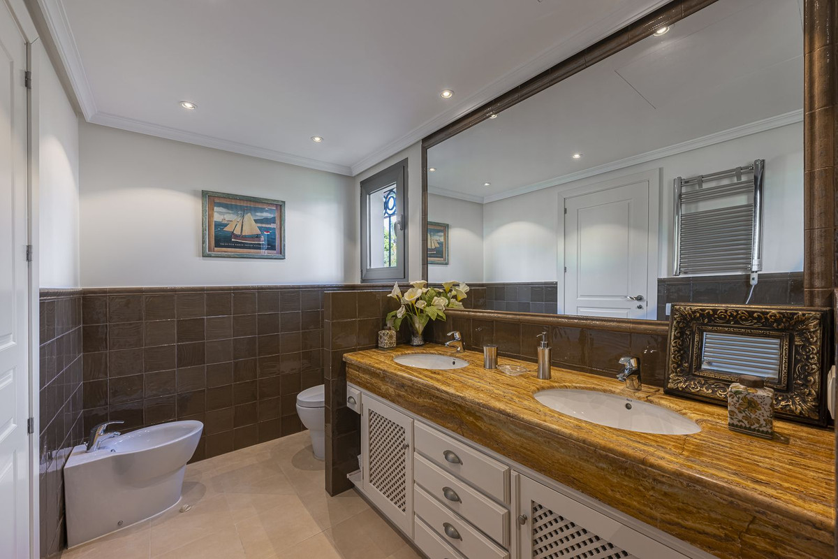 fb0e7dddbaa67cf7ea33c1766df47b3f - 31