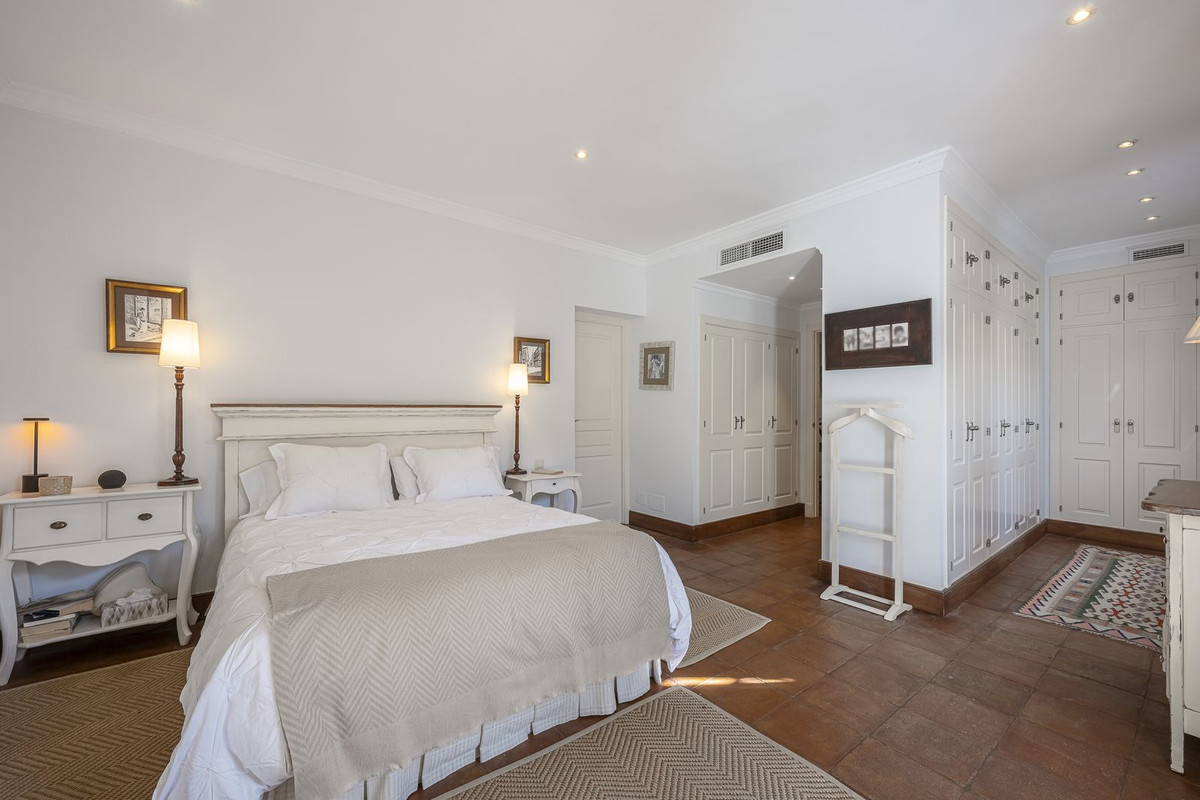 fb0e7dddbaa67cf7ea33c1766df47b3f - 33