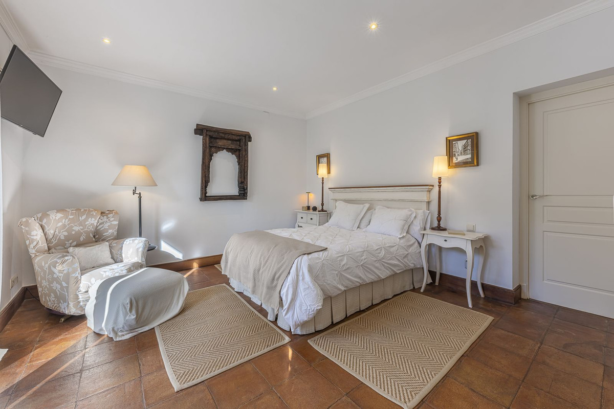 fb0e7dddbaa67cf7ea33c1766df47b3f - 34