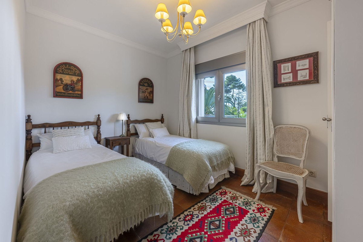 fb0e7dddbaa67cf7ea33c1766df47b3f - 39