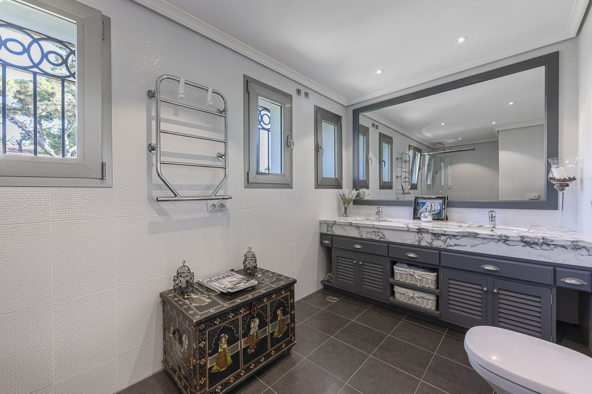 fb0e7dddbaa67cf7ea33c1766df47b3f - 40