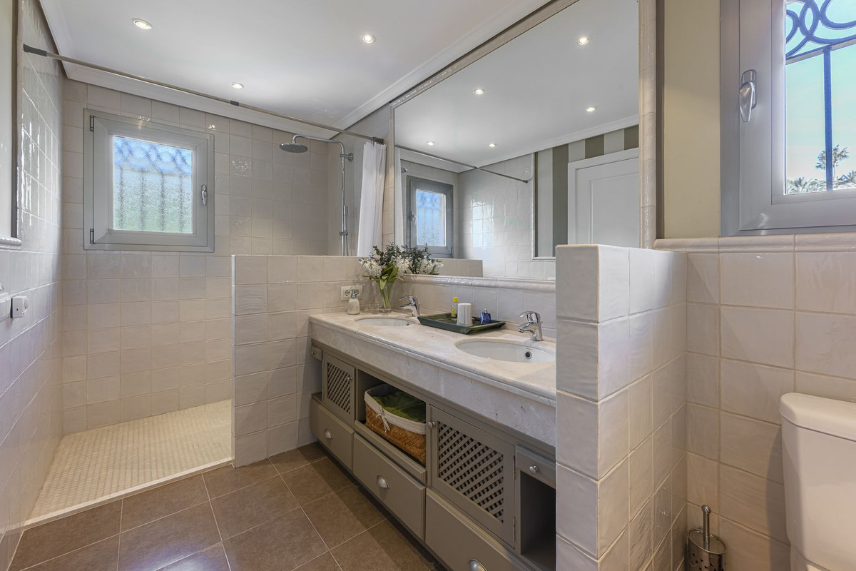 fb0e7dddbaa67cf7ea33c1766df47b3f - 41