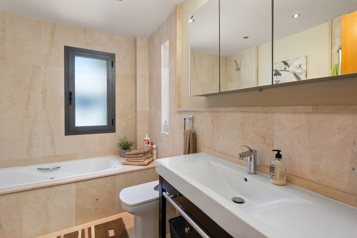 fe9b6f4eb0d69072776fb893131a1e00 - 18