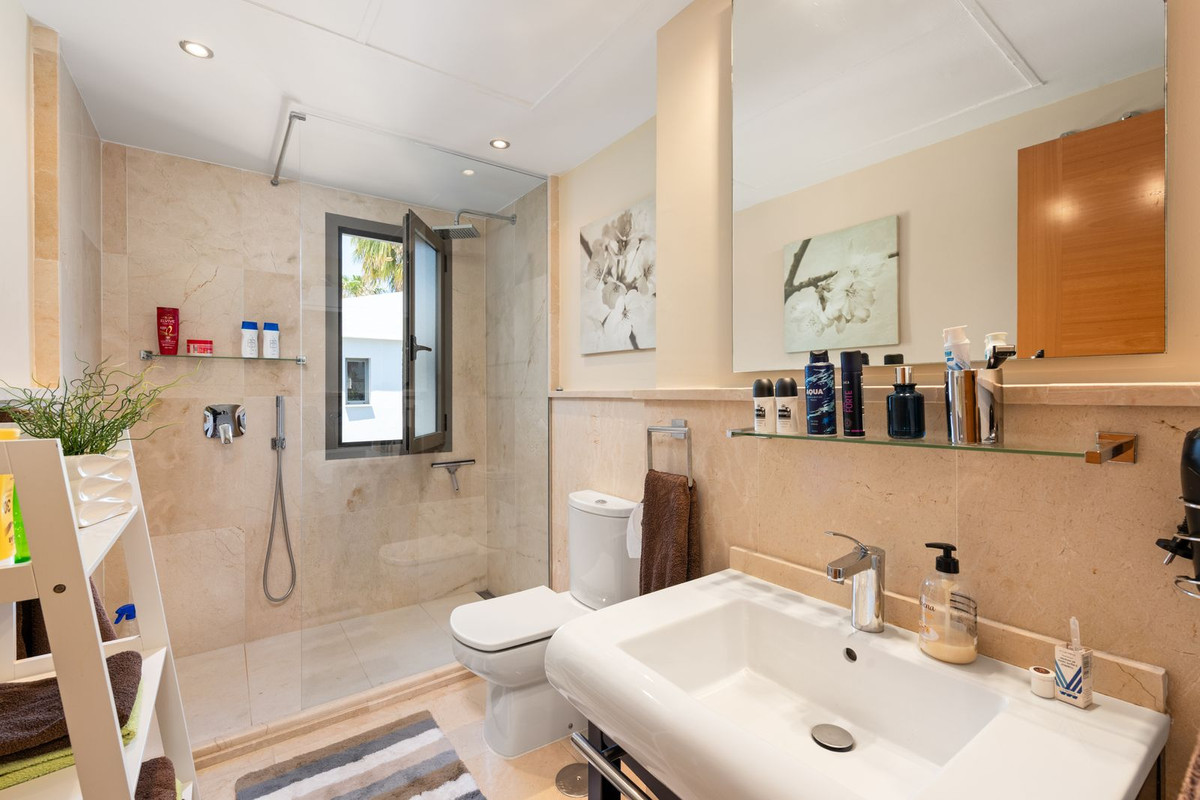 fe9b6f4eb0d69072776fb893131a1e00 - 22