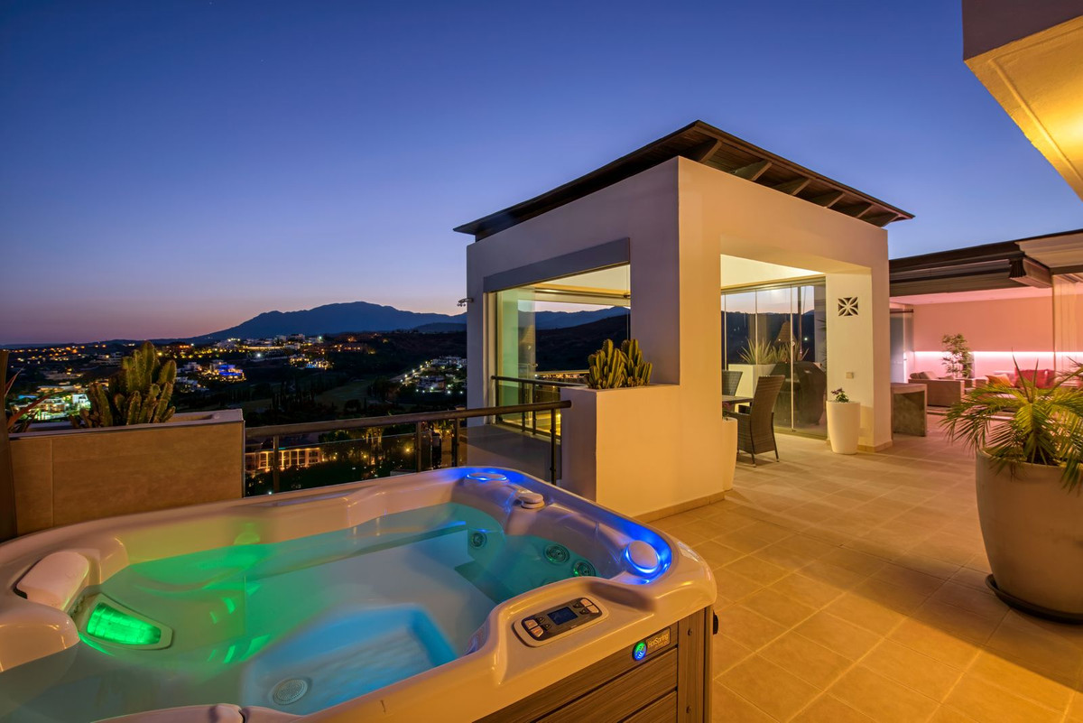 fe9b6f4eb0d69072776fb893131a1e00 - 31