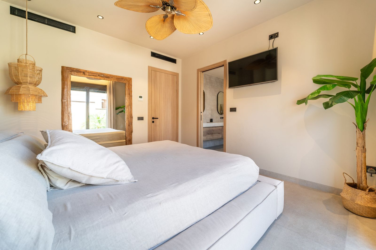 0028cc7123561d6123c79a9f8c2cfa2b - 33