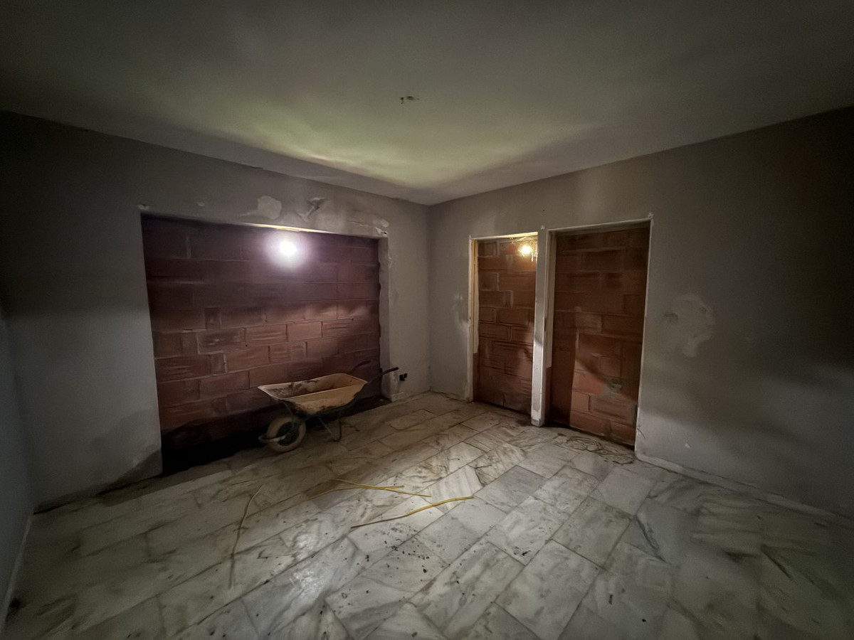 00bfbd591706a06a424f90420792cec8 - 17