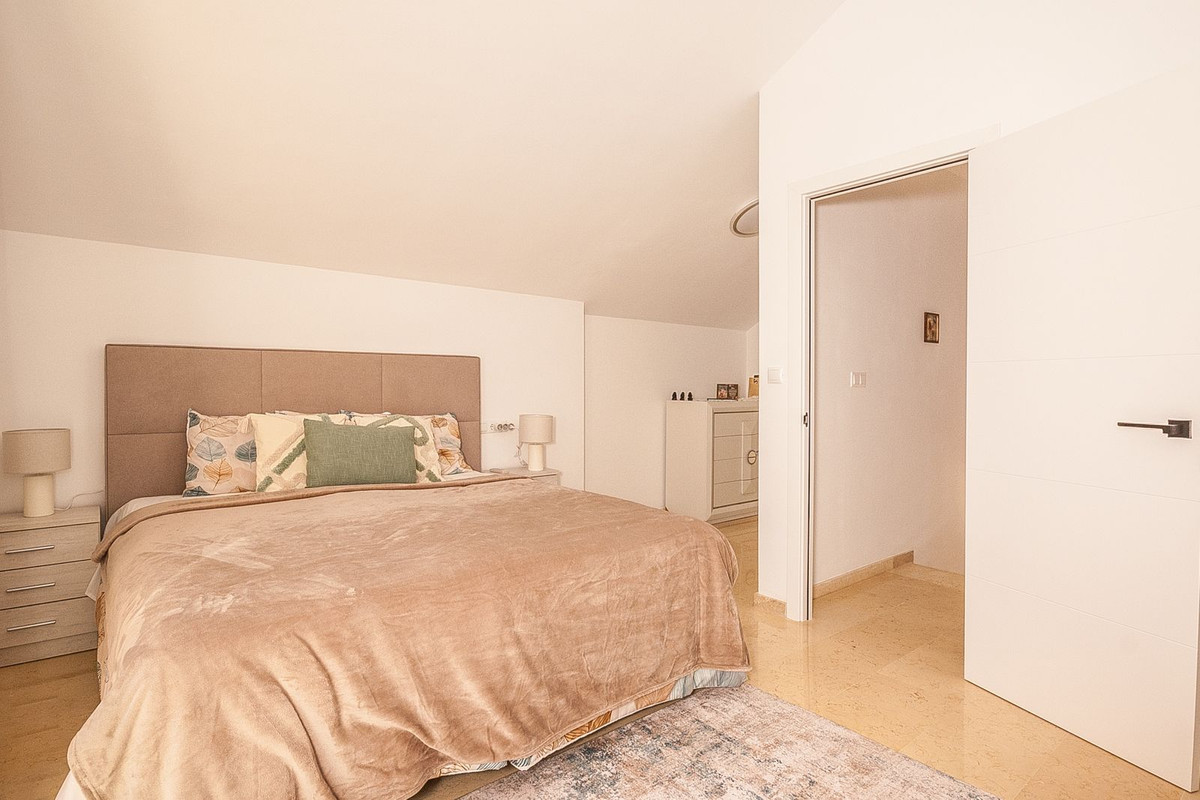 030ab3017296d4fb7bc529db58b22711 - 15