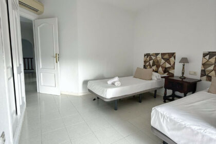 03cc181aa6caa3fb417222cdd449bc99 - 25