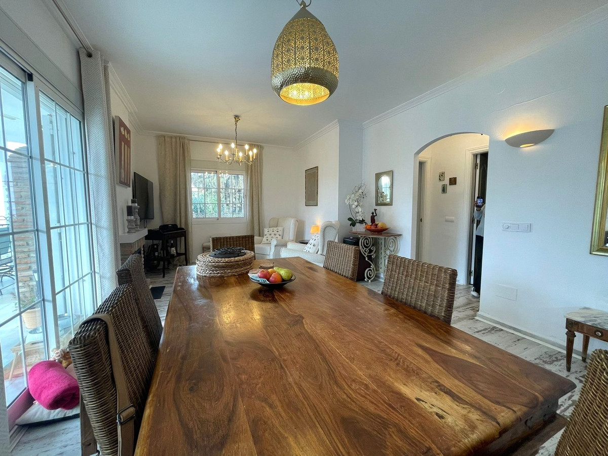 0412d4bb23075f6fa216459272827bbd - 24