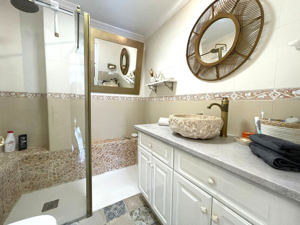 0412d4bb23075f6fa216459272827bbd - 33