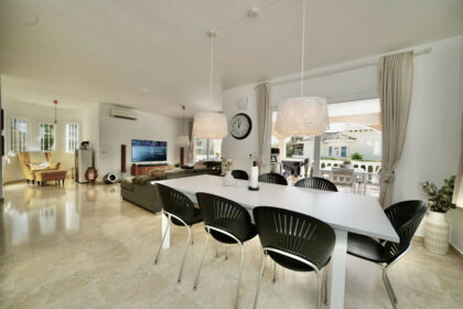 068d2b9c57e2a3fc578ad2461d9fb9a6 - 10