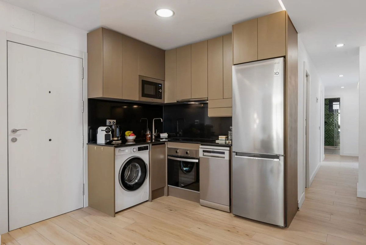 077b44d04a5c3e5d2d0ef129e9597f7a - 13