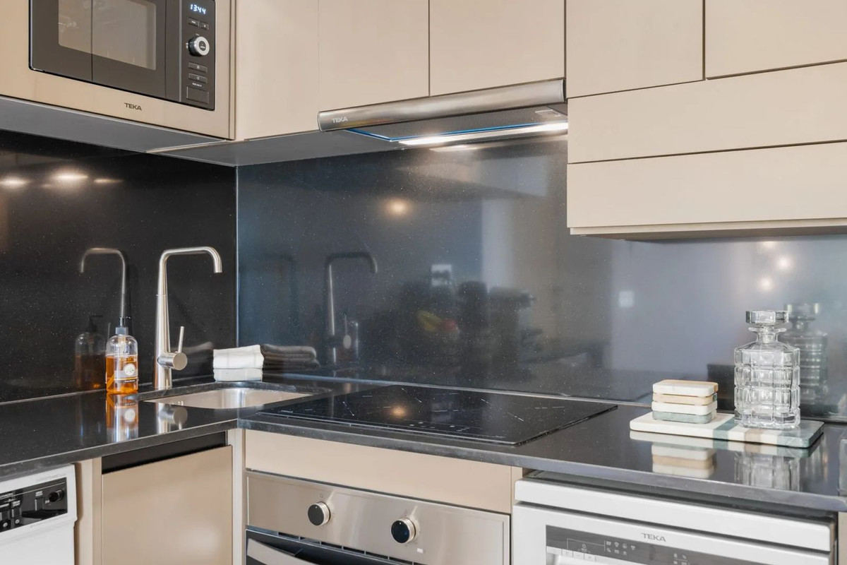 077b44d04a5c3e5d2d0ef129e9597f7a - 14