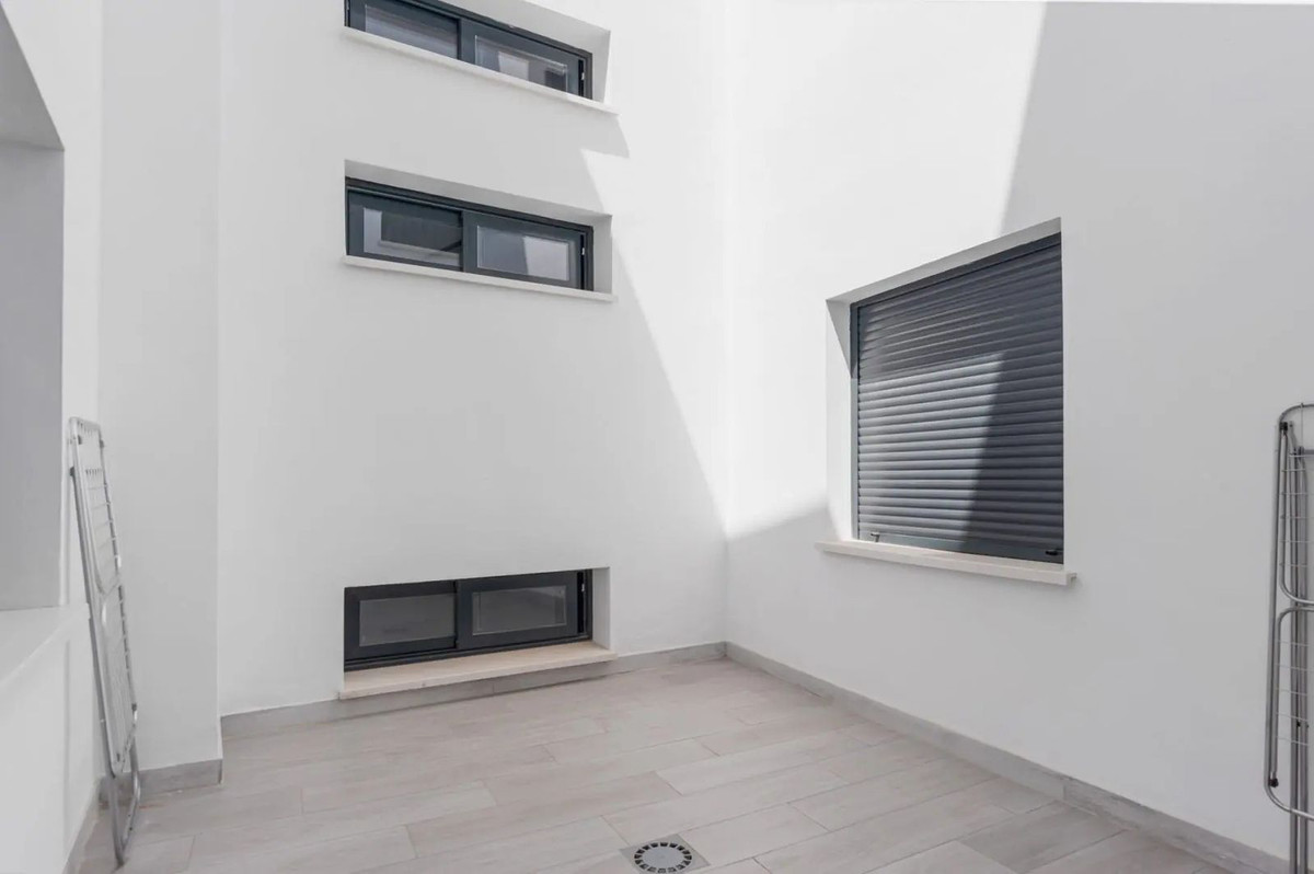 077b44d04a5c3e5d2d0ef129e9597f7a - 17