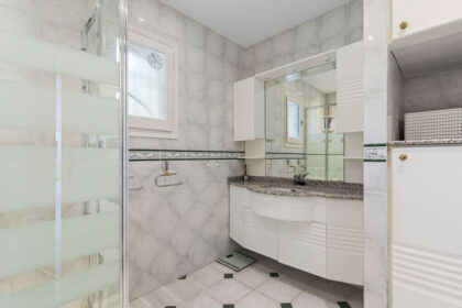 07cc73c077017100cf6dd1a40e663235 - 23