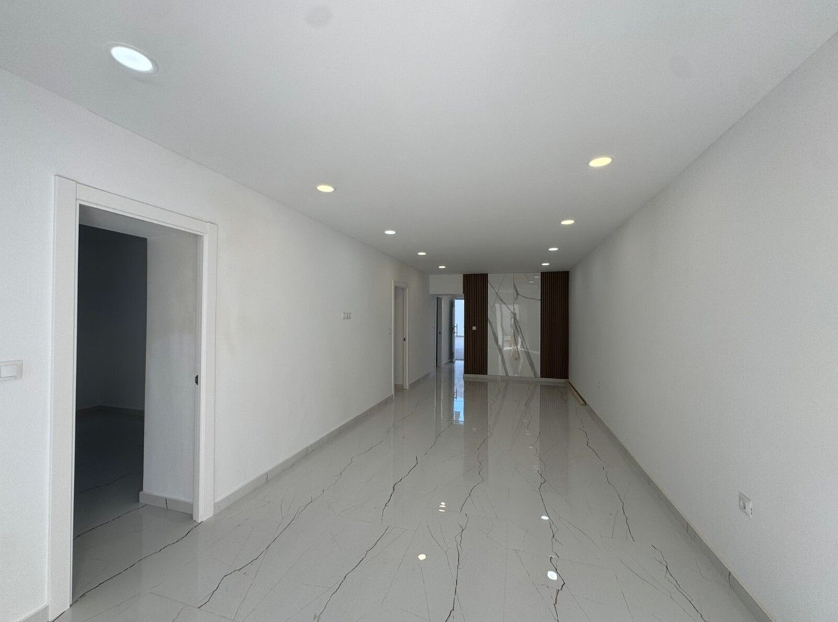 085e4faf90f90a3dc3f9f6efb072eb6e - 1