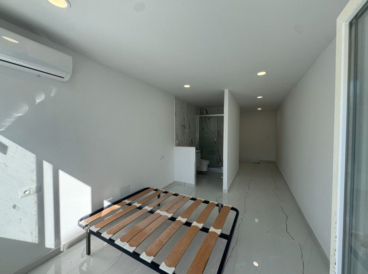 085e4faf90f90a3dc3f9f6efb072eb6e - 15