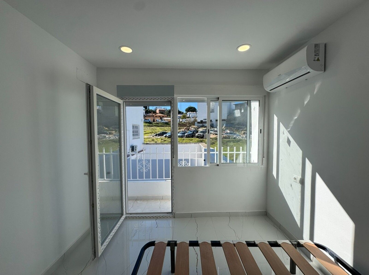 085e4faf90f90a3dc3f9f6efb072eb6e - 16