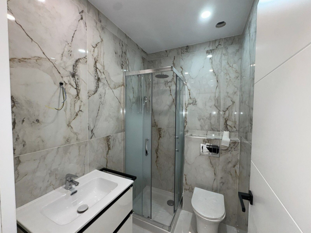 085e4faf90f90a3dc3f9f6efb072eb6e - 19