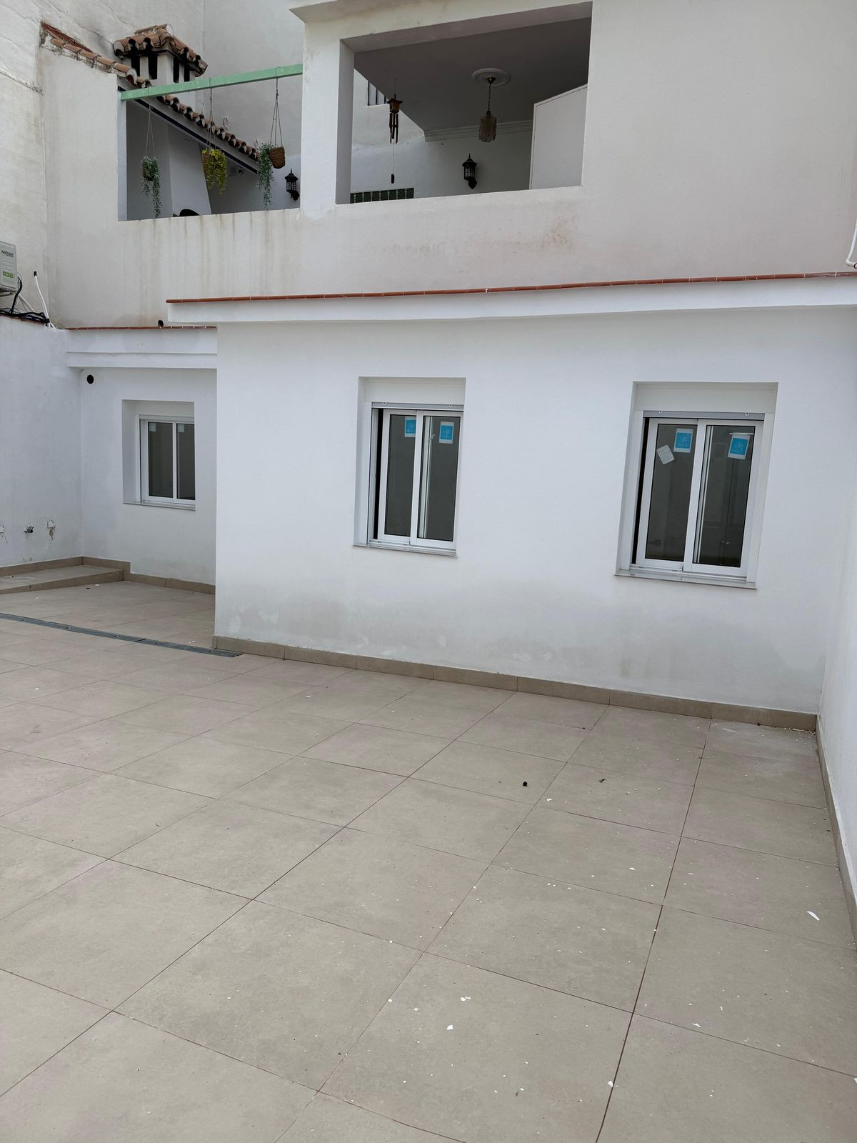 085e4faf90f90a3dc3f9f6efb072eb6e - 24