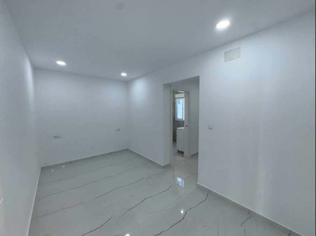 085e4faf90f90a3dc3f9f6efb072eb6e - 9