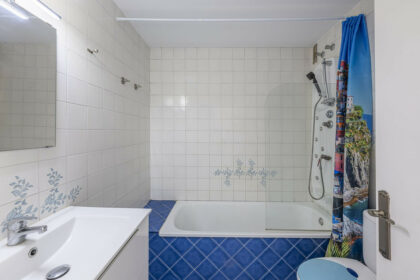 0abca8ed530aca9e9bd78cb3c52c8036 - 18