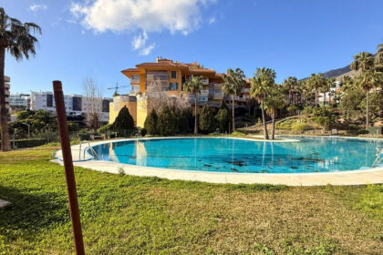 0e156a7c4ac4155d45eda230f6299ce2 - 1