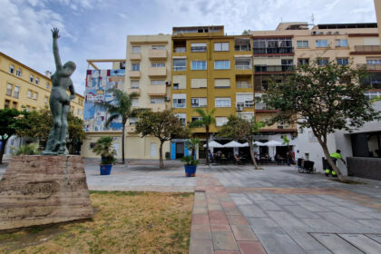 0e1d32db5a9bd22e638a35ae4a74dfc5 - 3